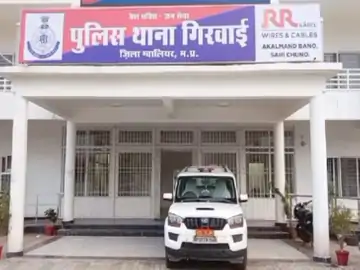 कंपनी मालिक ने पूर्व डायरेक्टर से किया रेप