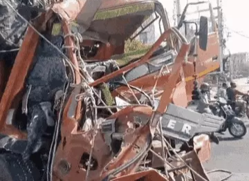 भोपाल में ट्रक और डंपर की आमने-सामने टक्कर