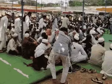 वक्फ बिल के विरोध में भोपाल में धरना