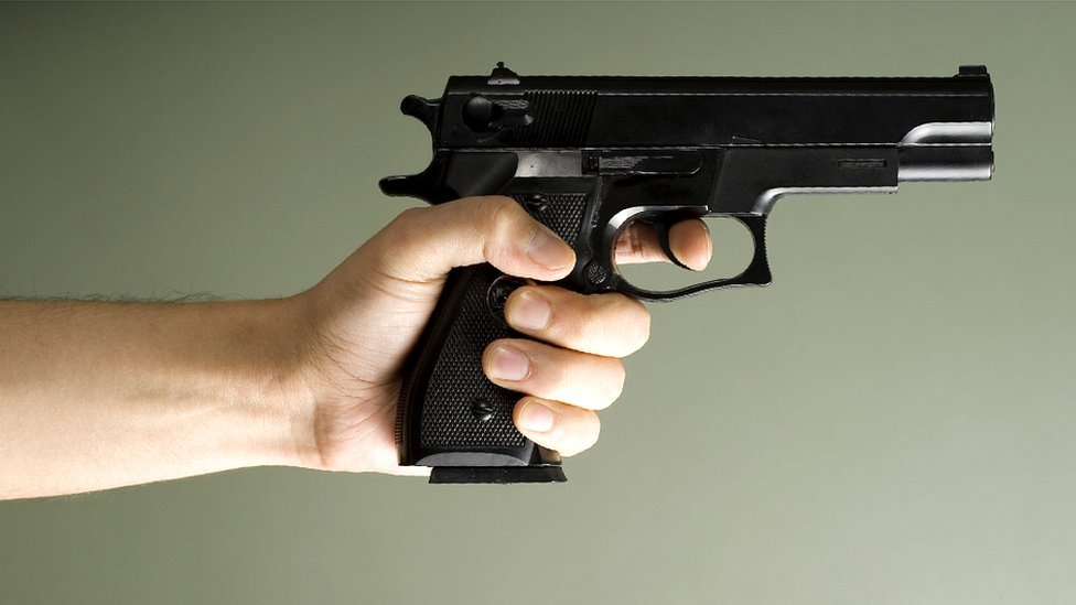 जमीन विवाद में गोली चली