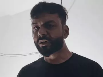 ‘जिन्न को खुश करने दुल्हन की तरह सजकर आना’