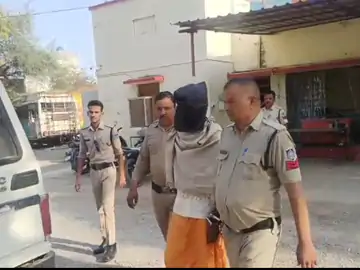 पत्नी को लेकर भागे प्रेमी की फरसे से हत्या