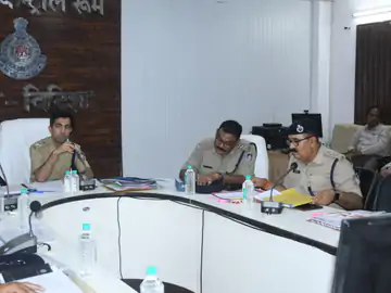 विदिशा में एसपी की मासिक अपराध समीक्षा बैठक:हत्या, रेप और अपहरण जैसे अपराधों पर फोकस