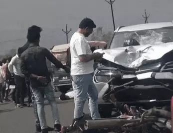 कार की टक्कर से बाइक सवार मां-बेटे की मौत