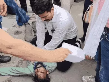 सुसाइड करने तालाब में कूदे शख्स को कॉन्स्टेबल ने बचाया