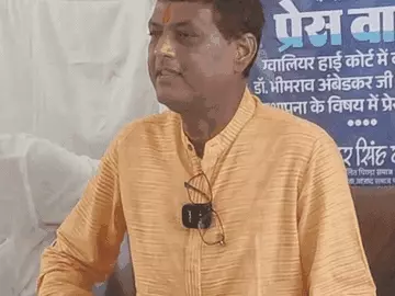 देशभर की अदालतों में अंबेडकर प्रतिमा लगाने की मांग