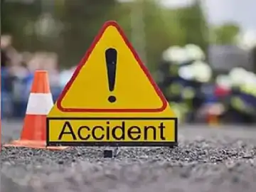 बाइक से गिरा किसान, ट्रक की चपेट में आया, मौत