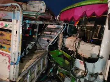 इंदौर में खंडवा रोड पर हादसा, 5 गाड़ियां टकराई