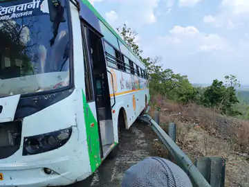 रायसेन की जमुनिया घाटी पर बस के ब्रेक फेल