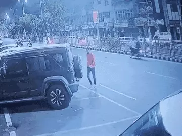 भोपाल में तेज रफ्तार कार ने 3 दोस्तों को कुचला