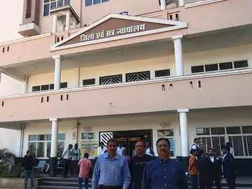 पत्नी से अफेयर का था शक, समझाने पर भी नहीं माना तो पड़ोसी को मार दिया चाकू