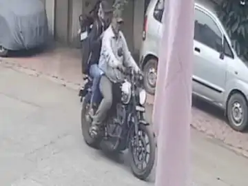 खुद को पुलिसकर्मी और तांत्रिक बताकर ठगी