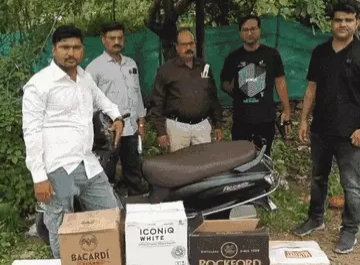 भोपाल में अवैध शराब की तस्करी कर रहे एक युवक को क्राइम ब्रांच ने रंगे हाथों गिरफ्तार किया