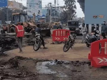 भोपाल की टूटी सड़कों पर बिछाए पेवर ब्लॉक्स