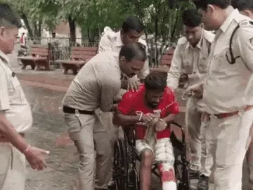 गिरफ्तारी से बचने 2 मंजिला मकान से छलांग लगाई