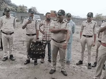 कब्रिस्तान जमीन पर गोशाला निर्माण को लेकर विवाद