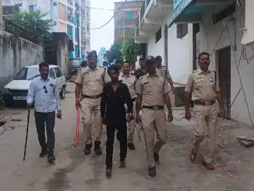 भोपाल में अरशद गिरोह के सदस्य का जुलूस निकाला