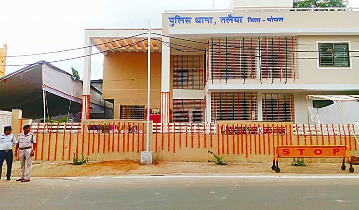 भोपाल में महिला आरक्षक से मां-बेटे ने की बदसलूकी