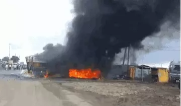 बैरसिया रोड पर चलते ट्रक में अचानक आग लग गई