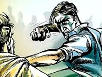 इंदौर में भाईयों के बीच चले लात-घूसे