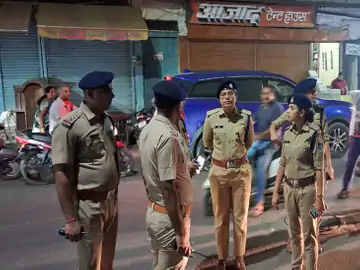 रास्ते में पत्नी को रोका, चाकू से नाक काटी