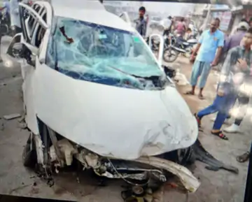 भोपाल में कार एक्सीडेंट 5 घायल 1 की मौत