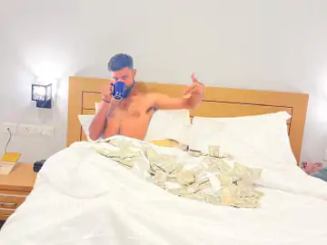 होटल में युवक युवती को आपत्तिजनक हालत में पकड़ाया