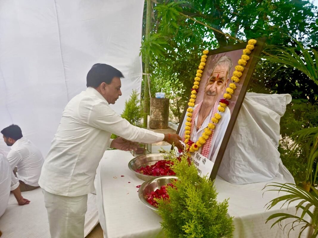उप मुख्यमंत्री जगदीश देवड़ा ने मालवा प्रांत प्रचारक राजमोहन सिंह बघेल के पिताजी को दी श्रद्धांजलि