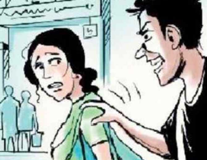 एक्स बॉयफ्रेंड ने युवती से की छेड़छाड़