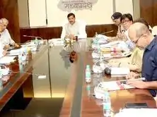 समाधान ऑनलाइन में कलेक्टरों से वीडियो कांफ्रेंसिंग मीटिंग