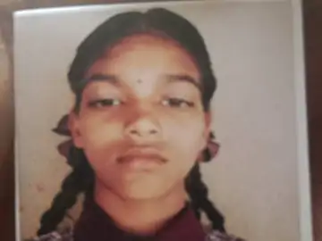 झूले पर खेलते वक्त फंदे में फंसने से 13 साल की बच्ची की मौत