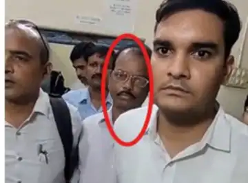 नगर निगम का बाबू रिश्वत लेते गिरफ्तार