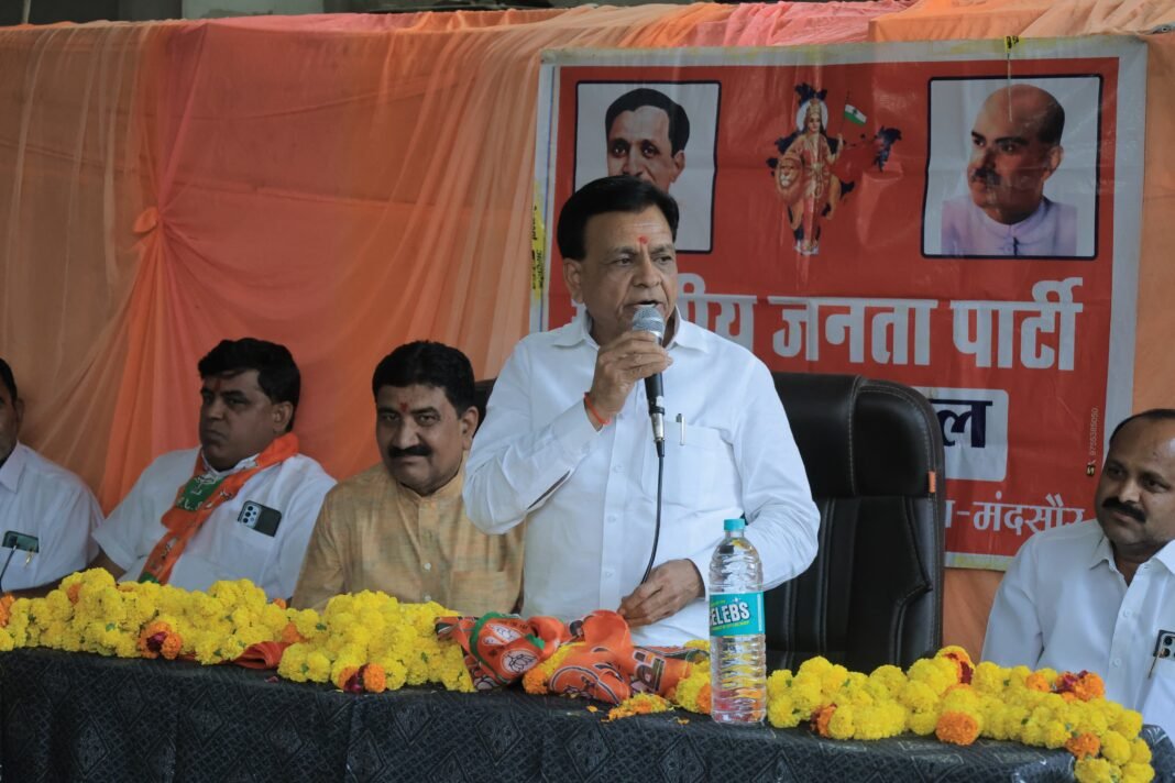 मतदाता सूची पुनरीक्षण पर फोकस: मल्हारगढ़ में उपमुख्यमंत्री देवड़ा ने कार्यकर्ताओं को दी SIR की बारीकियां, निष्पक्षता पर जोर