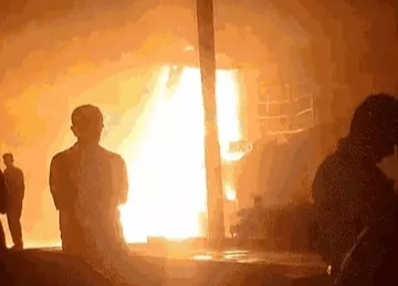 लुब्रिकेंट ऑयल बनाने वाली फैक्ट्री में आग