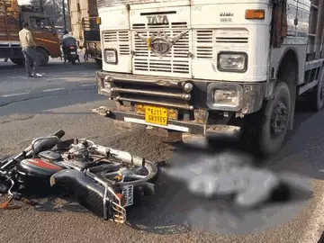 भोपाल में ट्रक की टक्कर से बुजुर्ग महिला की मौत