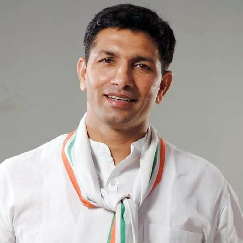 जीतू पटवारी ने आधी रात तक की गोवर्धन परिक्रमा