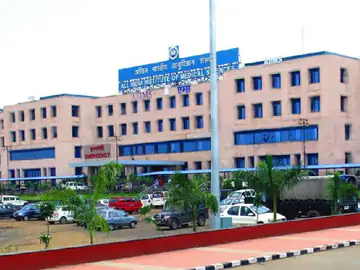 भोपाल के एम्स में इमरजेंसी मेडिसिन विभाग की असिस्टेंट ने अपने ही विभागाध्यक्ष डॉ पर धमकाने और मानसिक उत्पीड़न के आरोप लगाए