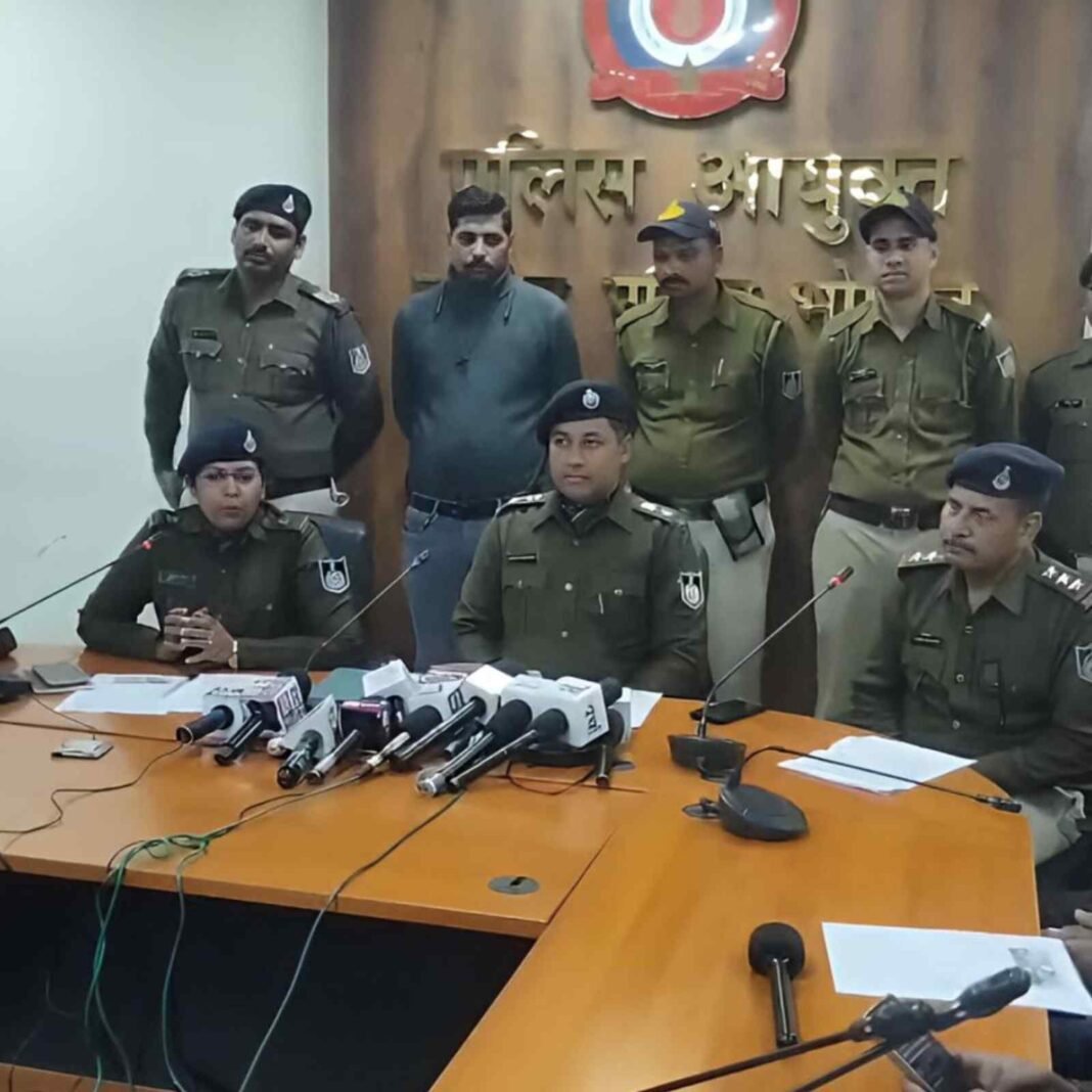 शाहजहाँनाबाद पुलिस ने दबोचे राहगीर से लूट करने वाले लुटेरे, एक्सेस स्कूटी और चाकू बरामद