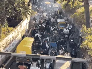 भोपाल के ऐशबाग से भारत टॉकीज पुल तक 5 घंटे से जाम