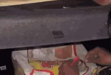 इंदौर में कार में मिले 1 करोड़ 18 लाख रुपए