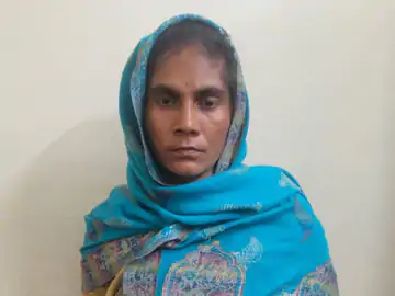 महिला चोर गिरफ्तार, नकदी-गहने बरामद