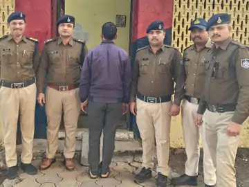 घर छोड़ने के बहाने महिला से कार में दुष्कर्म