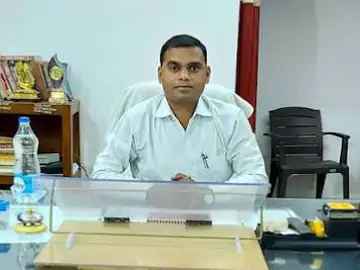 हाईकोर्ट में पेश नहीं हुए कलेक्टर पत्नी ने सस्पेंड करने की मांग की