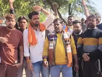 भोपाल में बछिया का कटा सिर मिलने से हंगामा