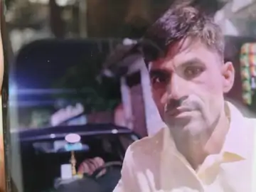 भोपाल के कोलार में दो कारों की आमने-सामने भिड़ंत