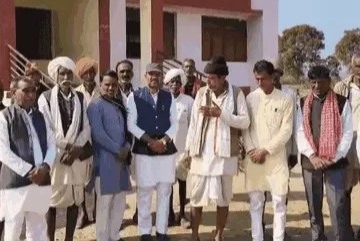 प्रिंसिपल का ट्रांसफर नहीं तो स्कूल में ताला लगाएंगे