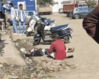 भोपाल में कॉलेज के बाहर छात्र को अधमरा होने तक पीटा