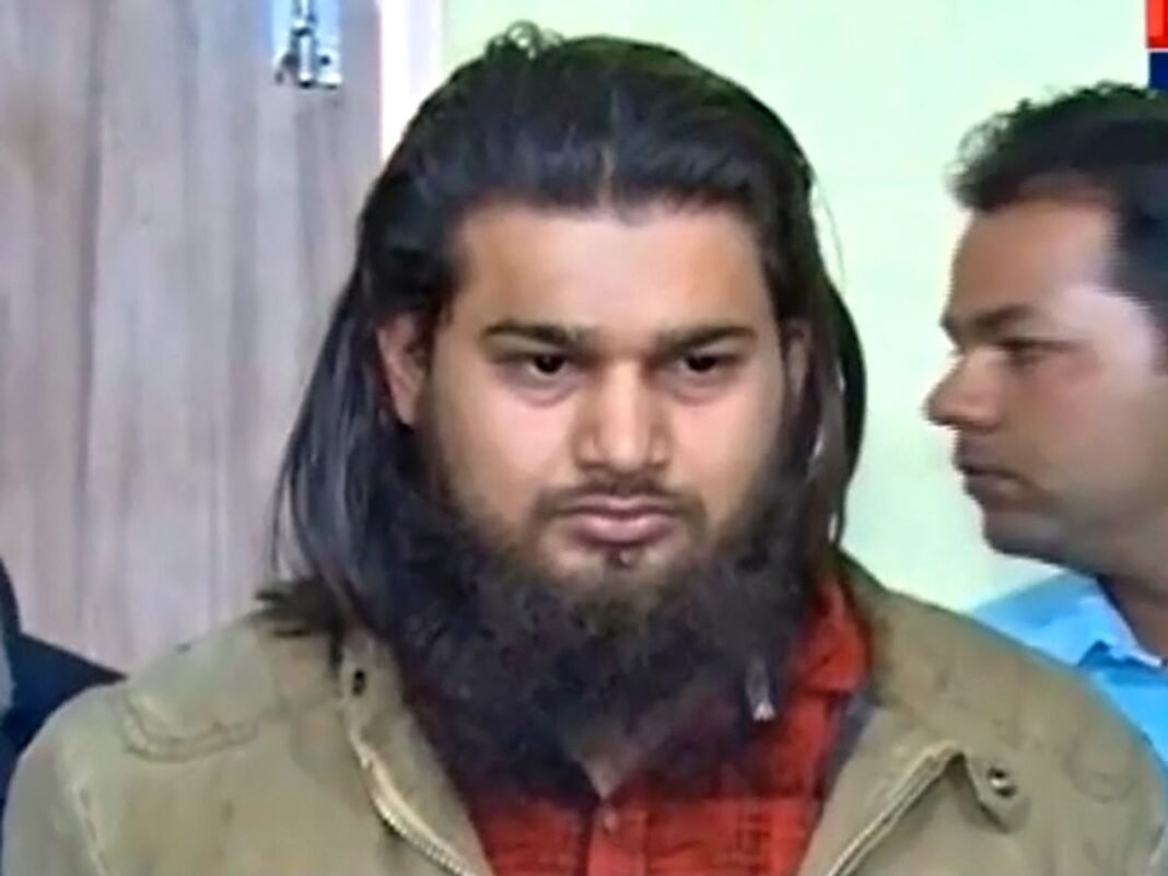 जुबैर मौलाना और साथी को तीन साल की सजा