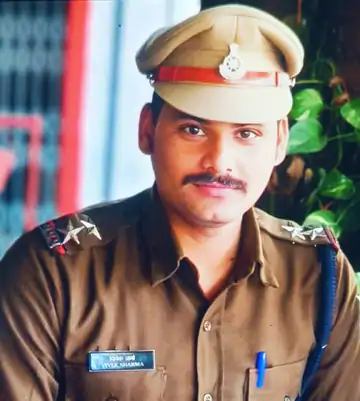 सड़क पर गिरा युवक सब इंस्पेक्टर ने सीपीआर देकर जान बचाई