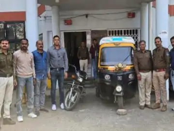 नाबालिग से चोरी की मोटरसाइकिल और ऑटो बरामद